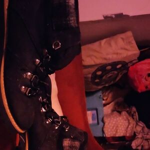 Stylish Black Boots with Buckle Detail